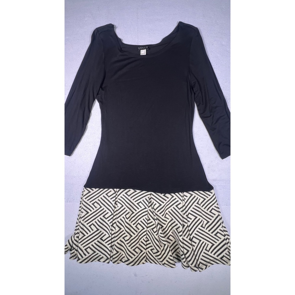 Venus Drop Waist Dress Womens Medium Black Geometric Knit Long Sleeve Excellent